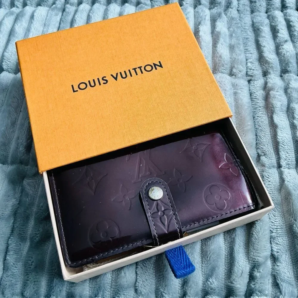 Authentic Louis Vuitton kiss lock Wallet